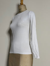 Load image into Gallery viewer, Fitted White Crewneck Long-Sleeve Basic Top
