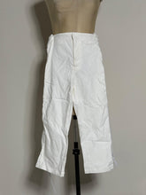 Load image into Gallery viewer, White Capri Pants
