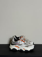 Load image into Gallery viewer, Steve Madden Sneakers
