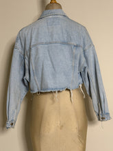 Load image into Gallery viewer, Cropped Light Wash Raw Hem Denim Jacket

