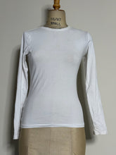 Load image into Gallery viewer, Fitted White Crewneck Long-Sleeve Basic Top
