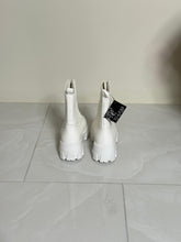 Load image into Gallery viewer, White Front-Zip Lug Sole Combat Boots
