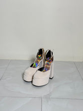 Load image into Gallery viewer, Cream Platform Heal
