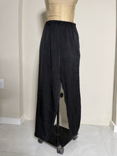 Load image into Gallery viewer, Black Wide-Leg Trouser
